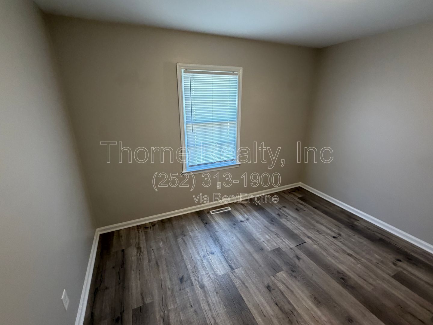 2 Bedroom Brick Garden Apartment - LVP flooring, Central HVAC and LED Lighting property image