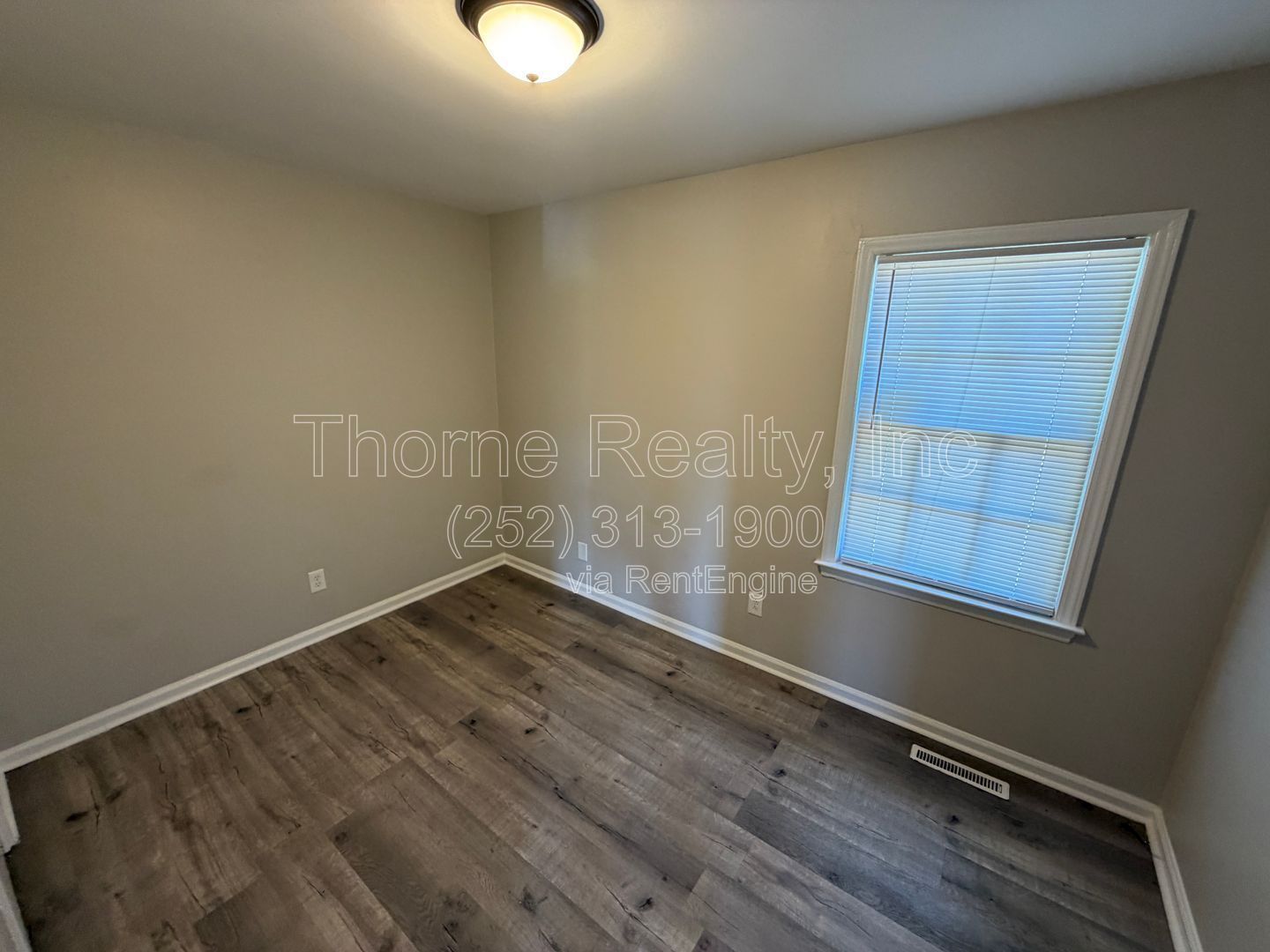 2 Bedroom Brick Garden Apartment - LVP flooring, Central HVAC and LED Lighting property image