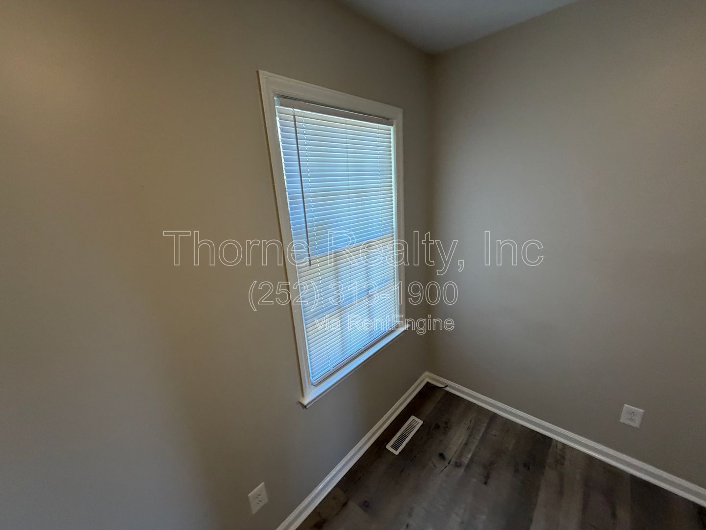 2 Bedroom Brick Garden Apartment - LVP flooring, Central HVAC and LED Lighting property image
