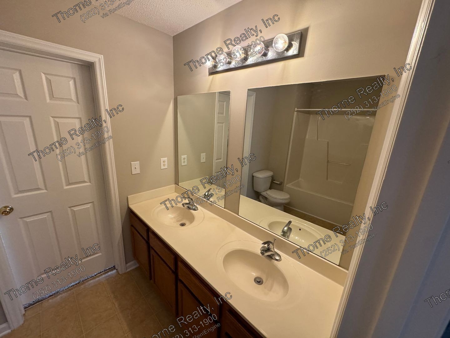 3 Bed / 2 Bath Townhouse property image