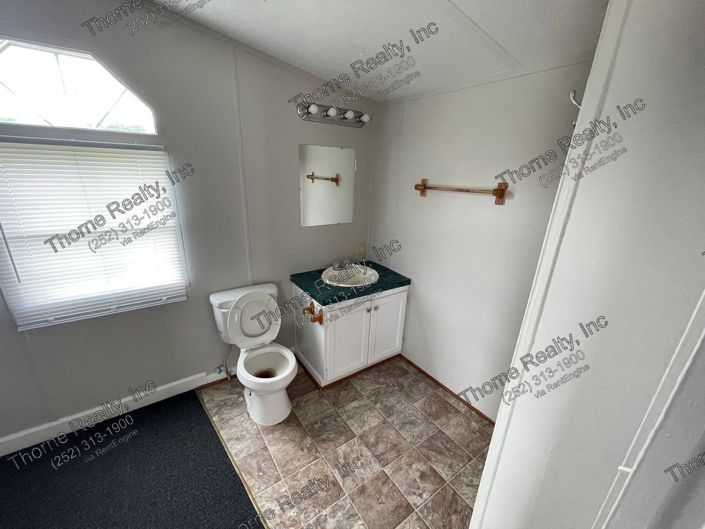 3 Bed / 2 Bath Singlewide off Hwy 33 East property image